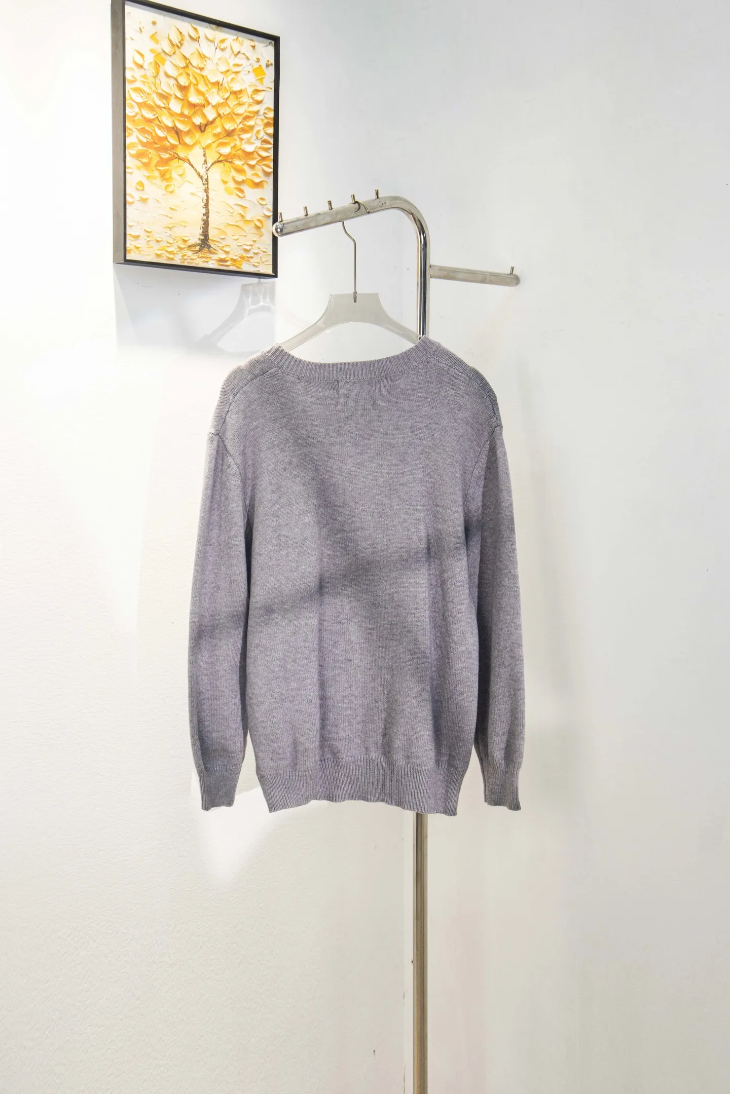 P210 Style number: Y197 Ralph Lauren men's crew neck sweater men's hemp flower original collar sweater. The version is really good-looking. It can be worn alone or as a jacket to be worn inside or outside. The upper body shows personal fashion charm. Four colors are available. The same style for men and women. A must-see item for new summer products. Tag, hanging grain, washed, packaging bag, full set of accessories. Very good appearance. Super exquisite workmanship. Size: S-XL